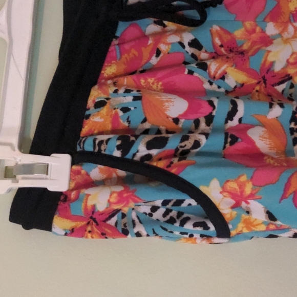 NOBO, Shorts w Blue and Pink Floral Design, Size L/G (11-13) - Picture 3 of 12